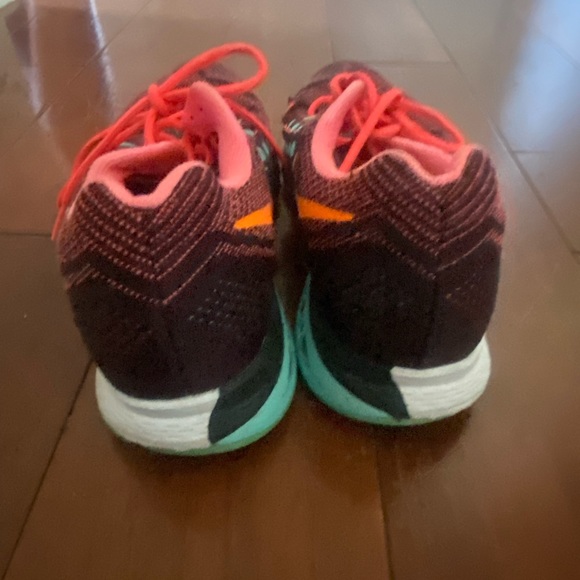 Multi coloured Nike athletics shoes - Picture 2 of 4